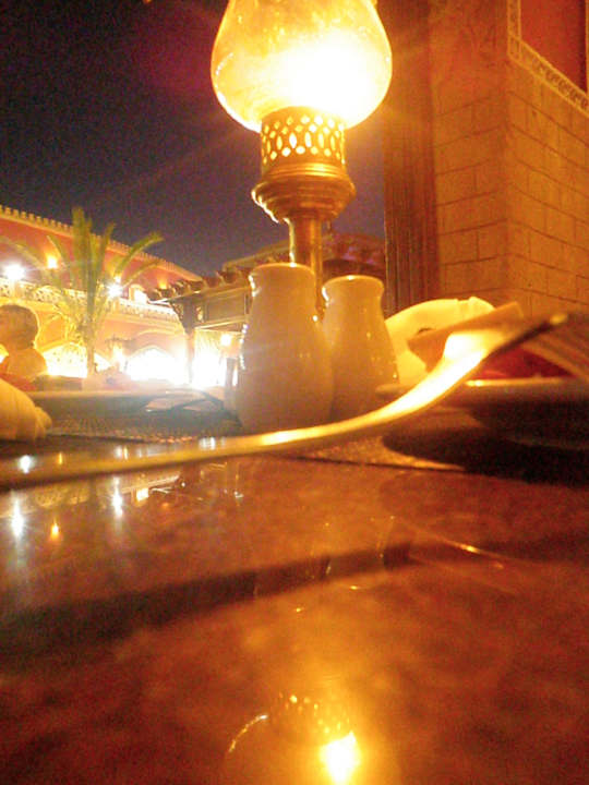 W restauracji wieczorem Pickalbatros Alf Leila Wa Leila Resort - Neverland Hurghada