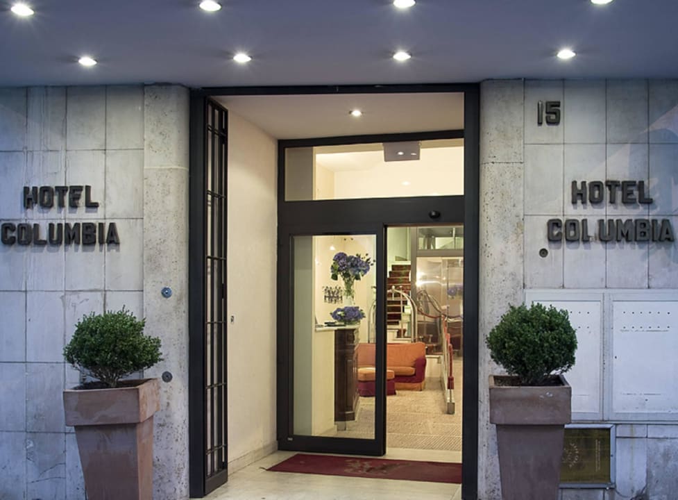 Entrance Hotel Columbia