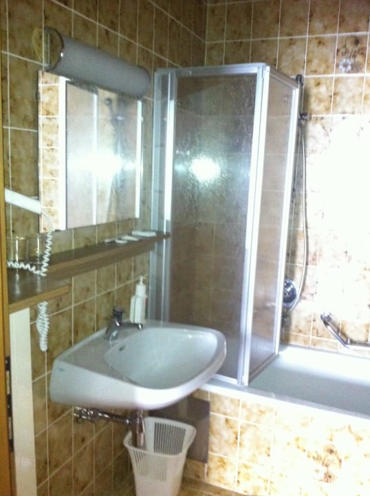 Bad im Ostapartment Ellmauhof - das Generationenresort