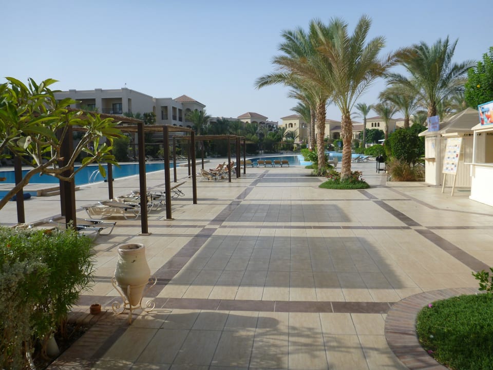Einer von vielen Pools JAZ Aquamarine Resort