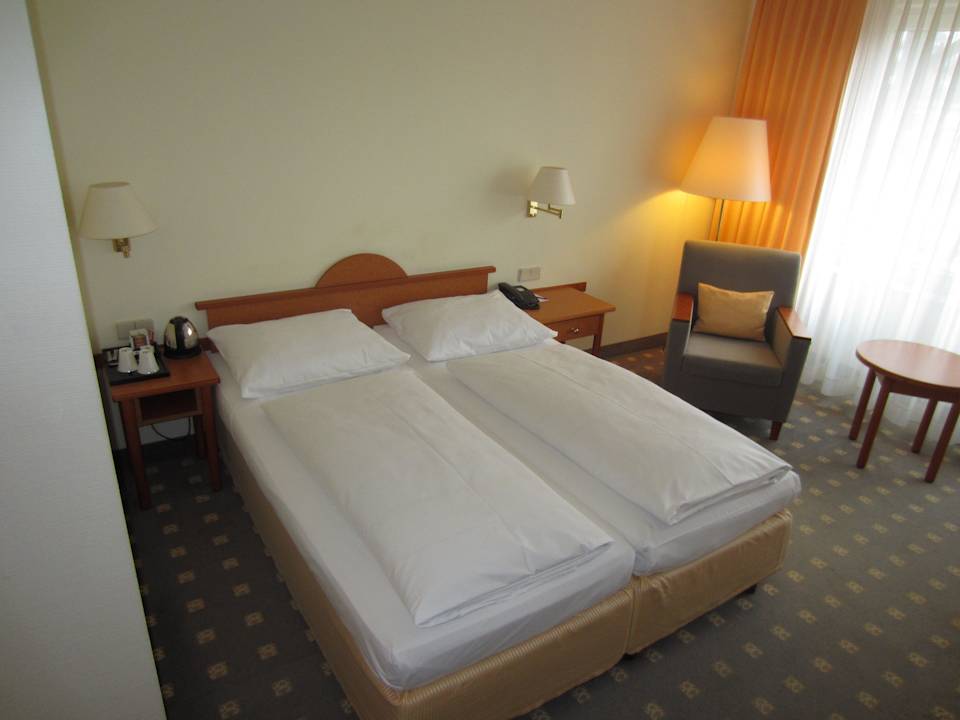 Standard-Doppelzimmer Leonardo Hotel Hamburg Airport