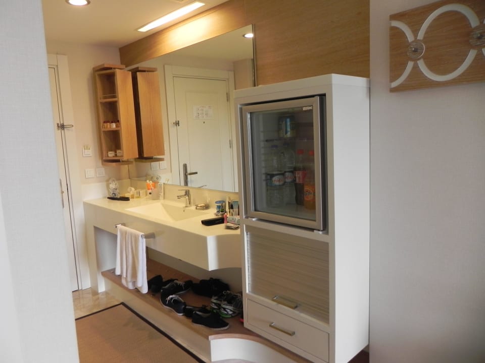 Waschbecken und Minibar Sentido Trendy Verbena Beach