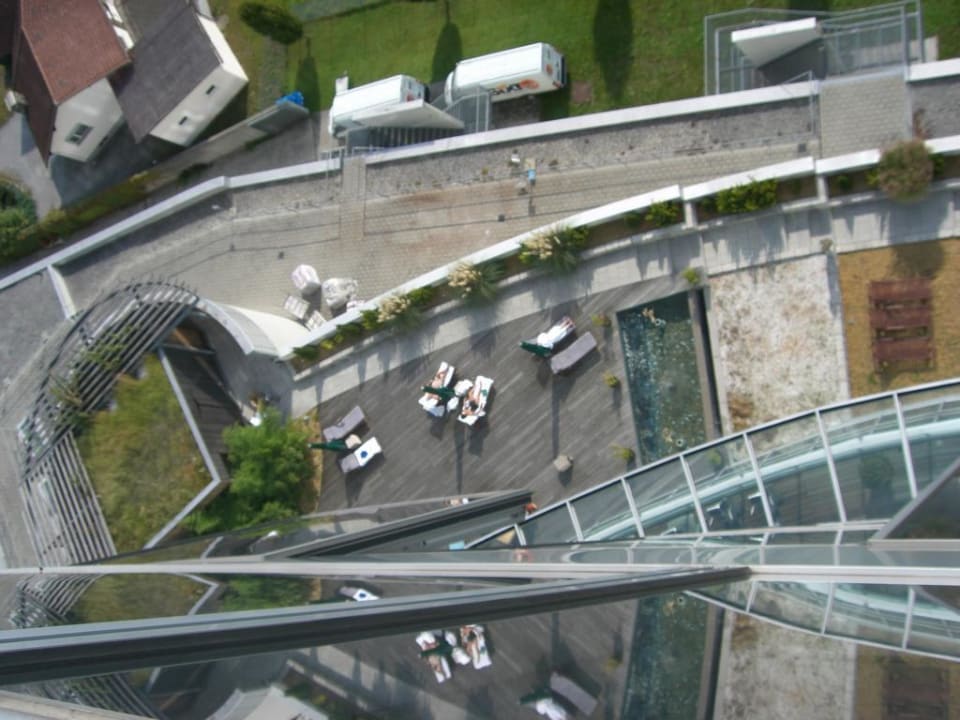 Blick auf die Aussen-Sauna Four Points by Sheraton Panoramahaus Dornbirn