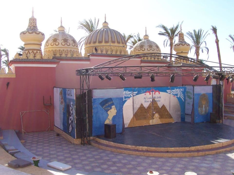 Bühne im Amphitheater Pickalbatros Alf Leila Wa Leila Resort - Neverland Hurghada