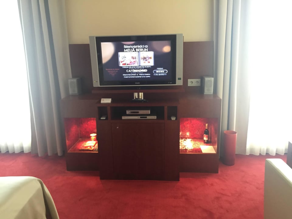 TV, DVD Player, Mini Bar Meliá Berlin