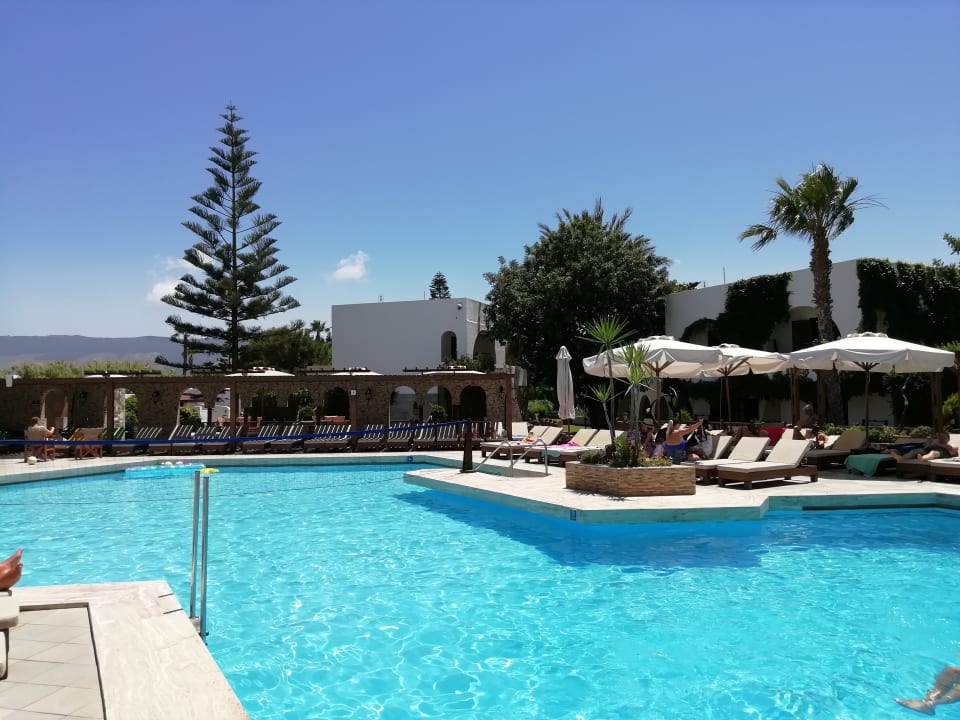 Pool Gaia Garden Hotel