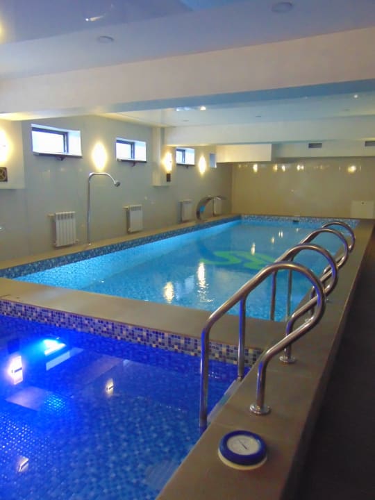 Pool Wyndham Garden Tashkent