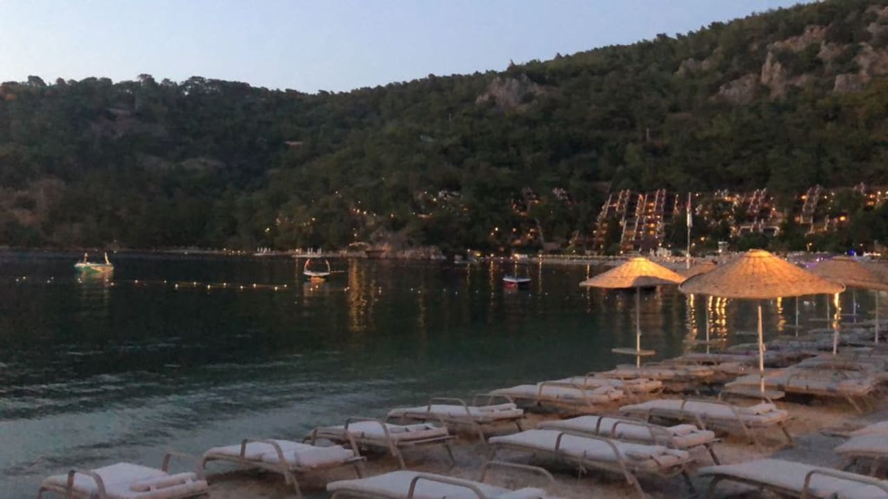 Strand Hillside Beach Club