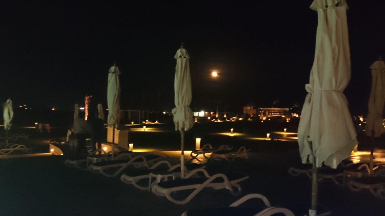 Pool am Abend Mövenpick Waterpark Resort & Spa Soma Bay