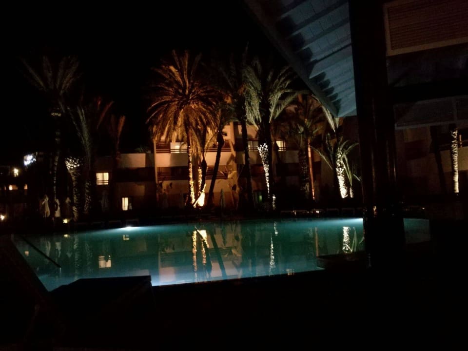 Poolanlage im Dunklen  Dunes D'or Ocean Club