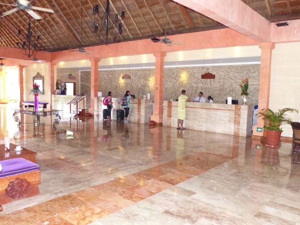 Lobby Iberostar Waves Tucan