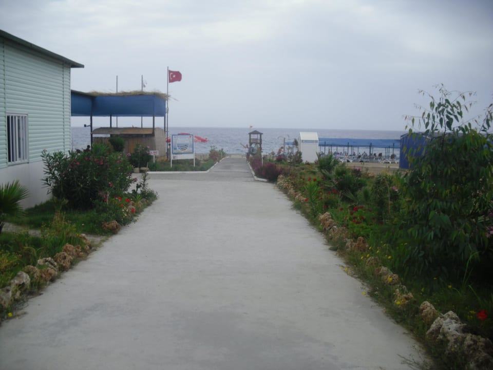 Weg zum strand Cenger Beach Resort & Spa