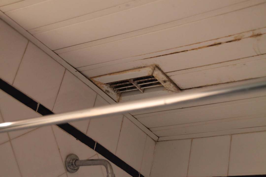 Deckenlüfter und Verkleidung Bad Memories Miramar Havana