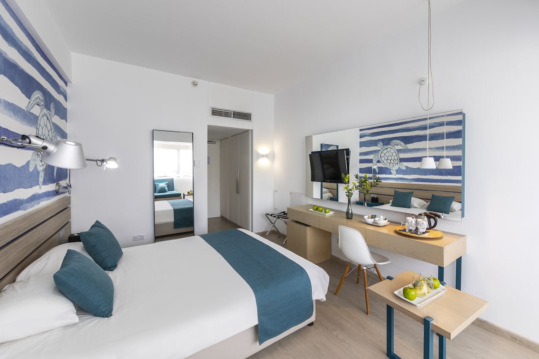 Zimmer Crystal Springs Beach Hotel