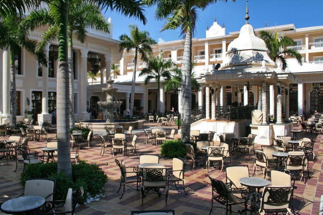 Terrasse Hauptgebäude Hotel Riu Palace Punta Cana