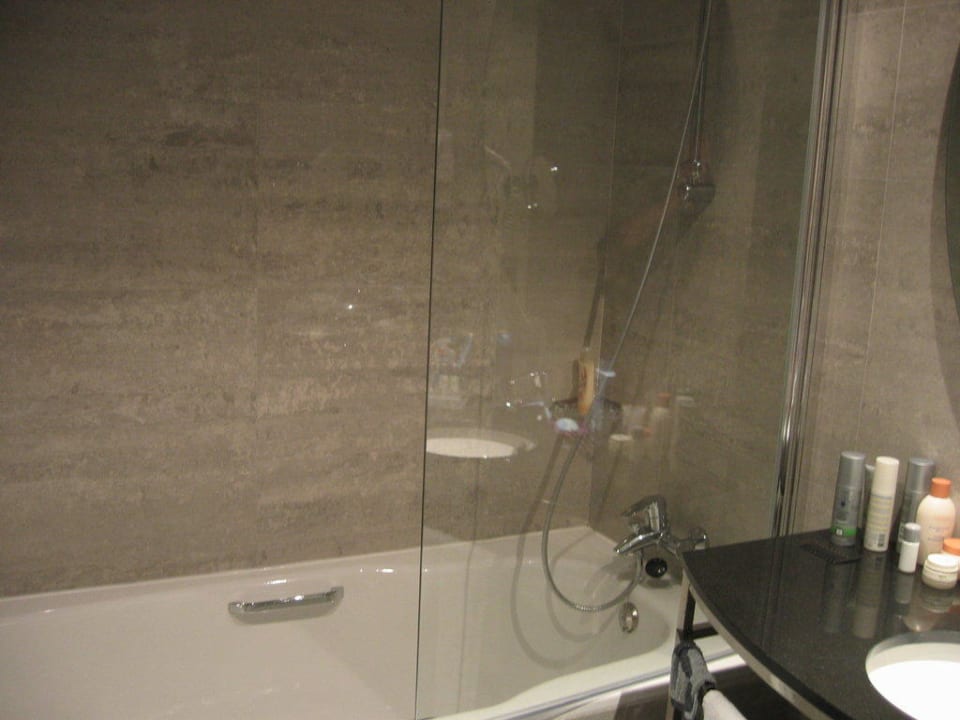 Dusche in der Badewanne Hotel Vila Galé Lagos