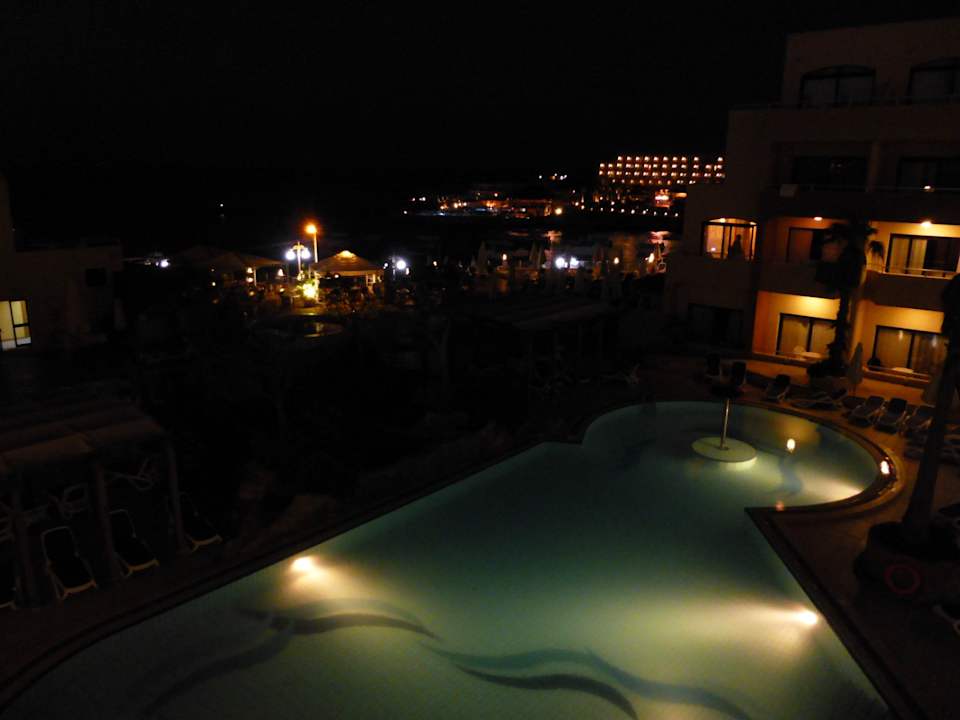 Poolanlage im Dunkeln mit netter Beleuchtung Riviera Spa Resort - Adults Only