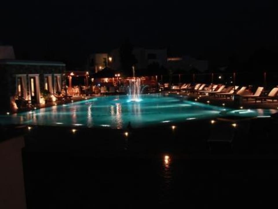 Pool nachts Naxos Resort Beach Hotel