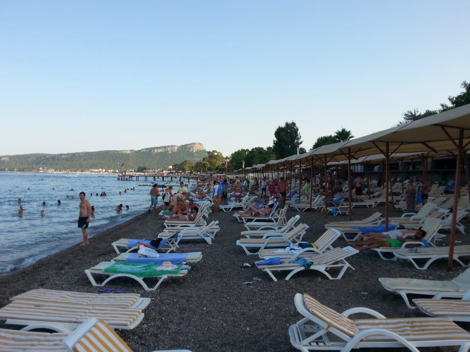 Strand sehr klein und meistens knallvoll Armas Gül Beach