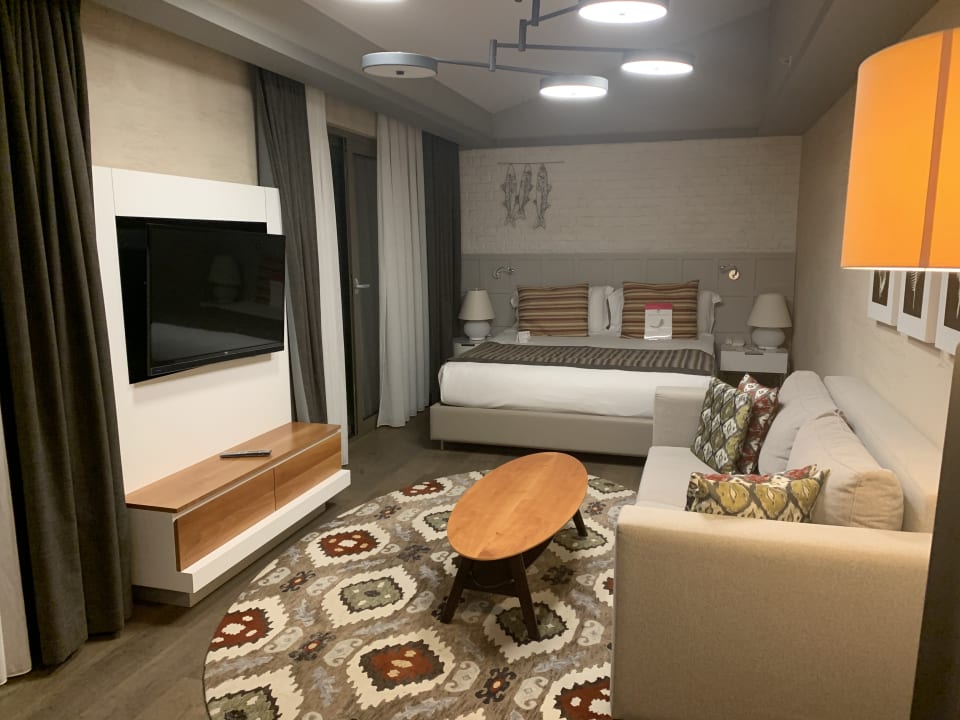 Zimmer Acanthus Cennet Barut Collection