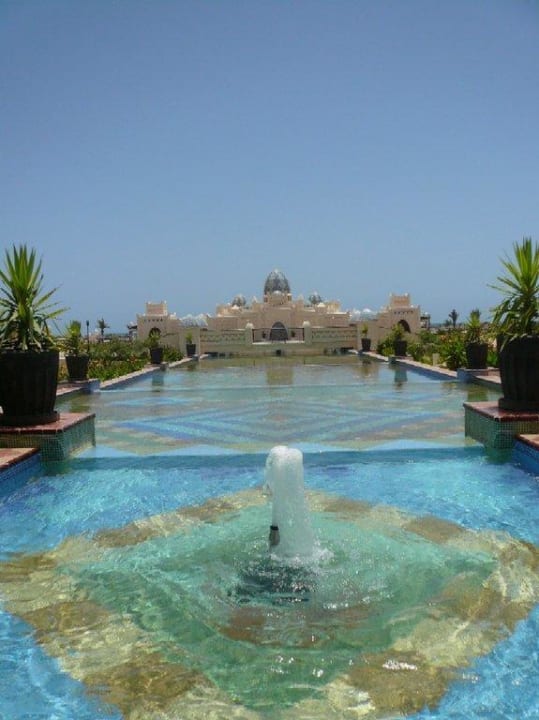Blick von Restaurant auf Poolrestaurant Hotel Riu Karamboa