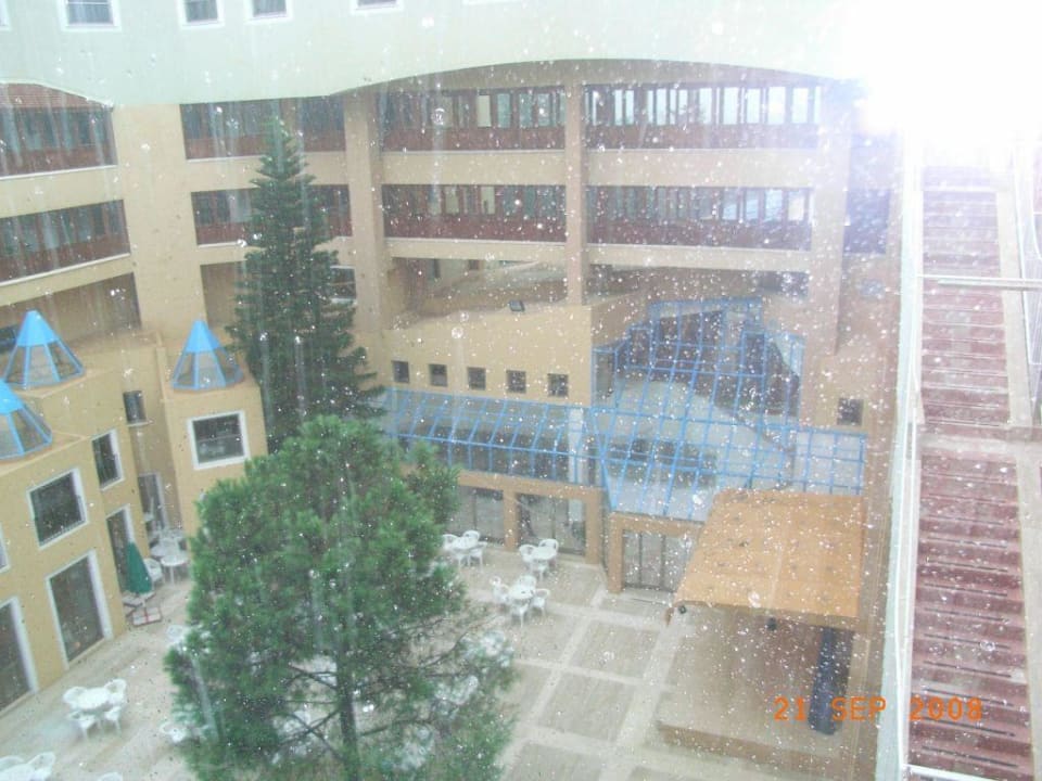 Innenhof klatschnass Asteria Collection Side