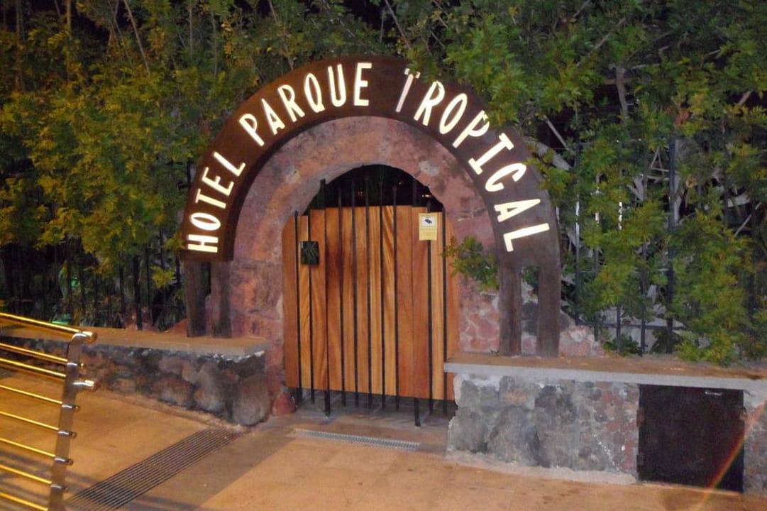 Hintereingang zu Strand Hotel Parque Tropical