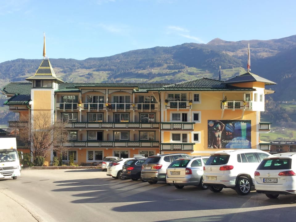 Blick aufs Wellnessschlössl talwärts Hotel Kohlerhof