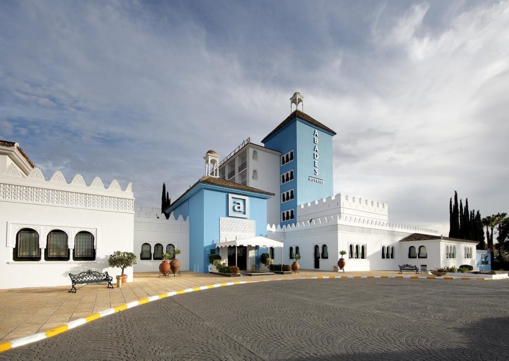 Fachada dia Abades Benacazón Hotel