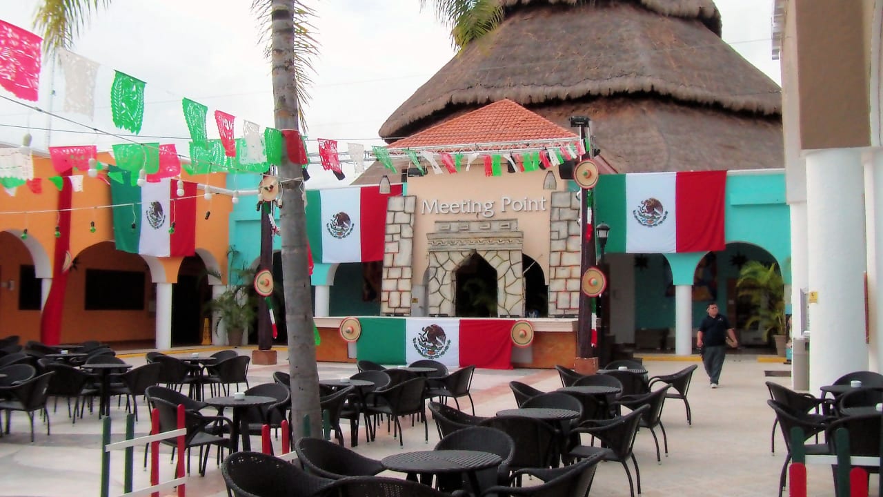 Plaza am mexikanischen Abend Sandos Playacar Select Club Adults only - All Inclusive