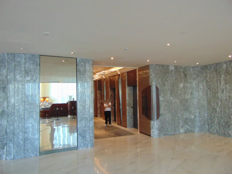 Lobby Harbour Grand Kowloon
