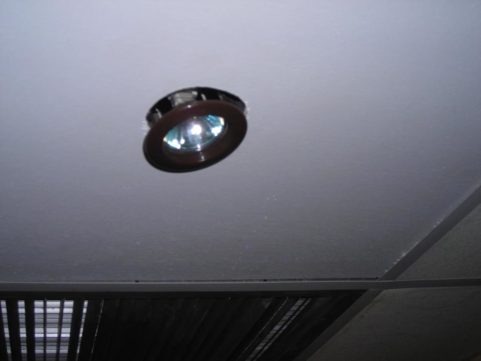 Lampe hängte ganze Woche so  Ghazala Gardens