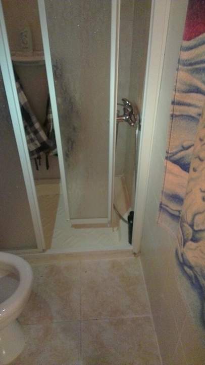 Die marode Dusche Semt Luna Beach Hotel