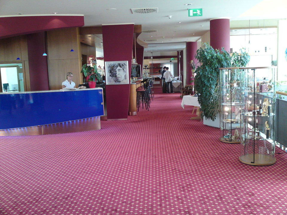 Eingangsbereich mit Zugang zum Hotelrestaurant Best Western Plaza Hotel Zwickau