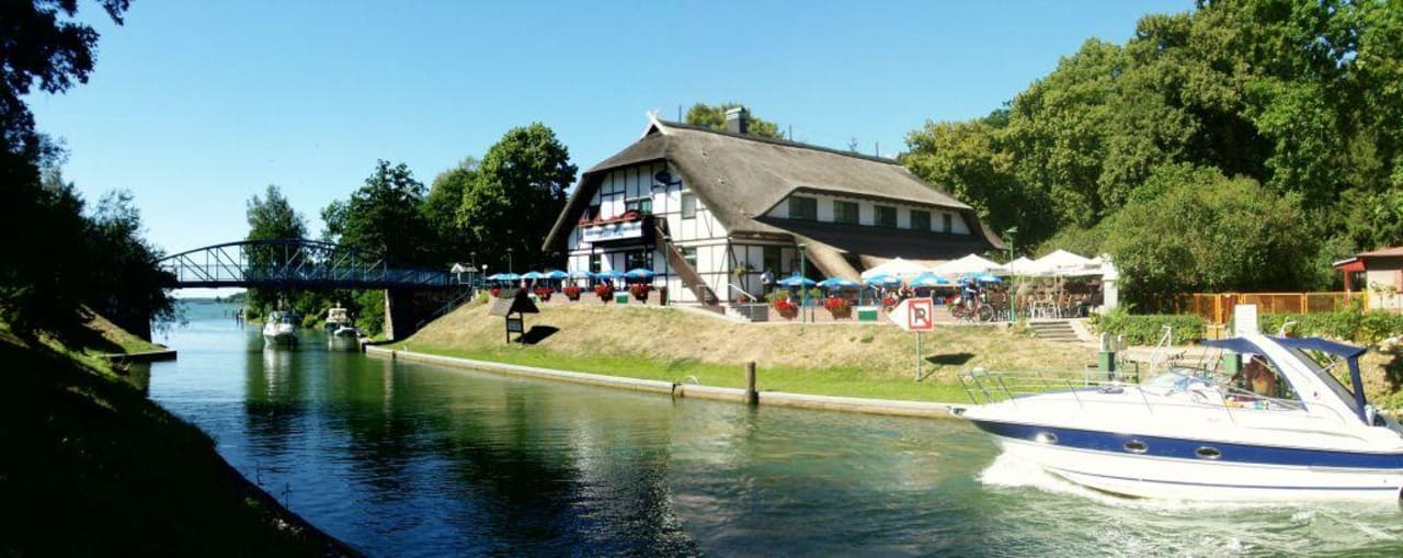 Lenzer Krug mit Yacht Pension und Restaurant Lenzer Krug