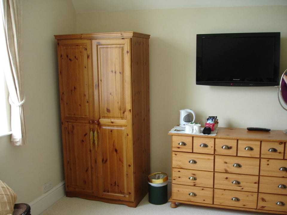 Schrank, Kommode, TV B&B Glyn y Coed