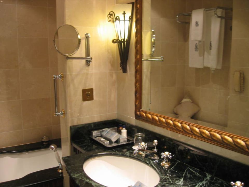 Badezimmer The Ritz-Carlton, Dubai