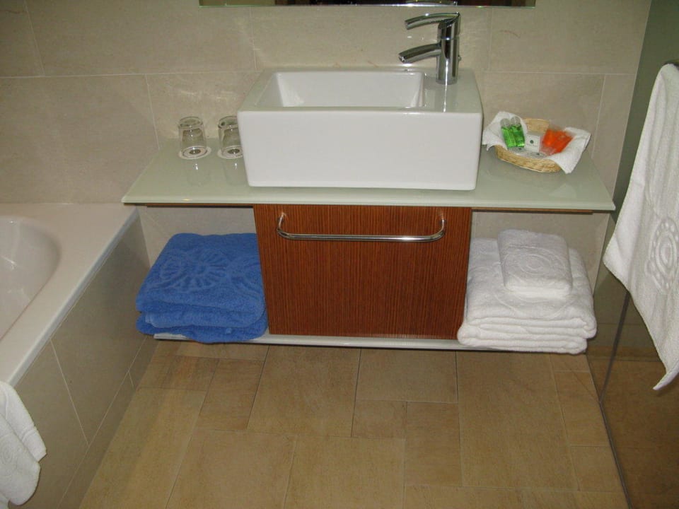 Lavabo Kernos Beach Hotel & Bungalows