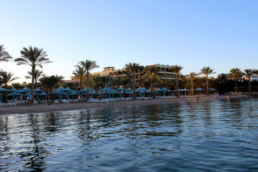 Вечерний пляж Hotel Le Pacha Beach Resort