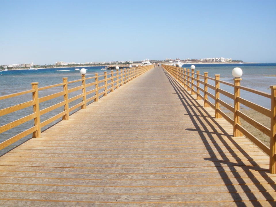 Steg zum Riff Cleopatra Luxury Resort Makadi Bay