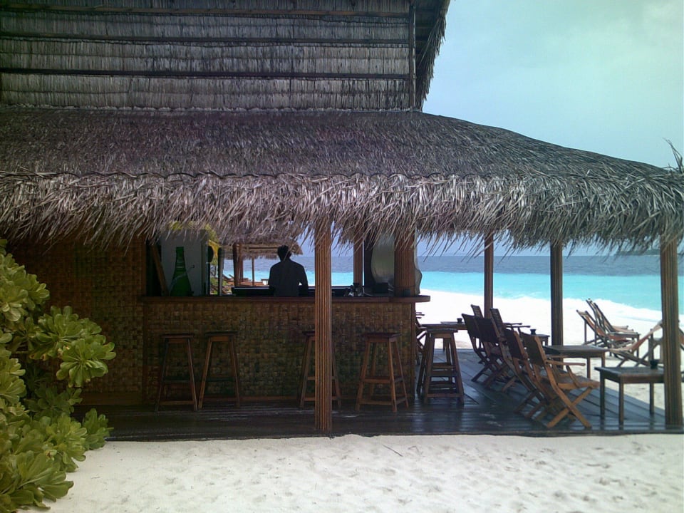 Eine coole Beach-Bar NH Collection Maldives Reethi Resort
