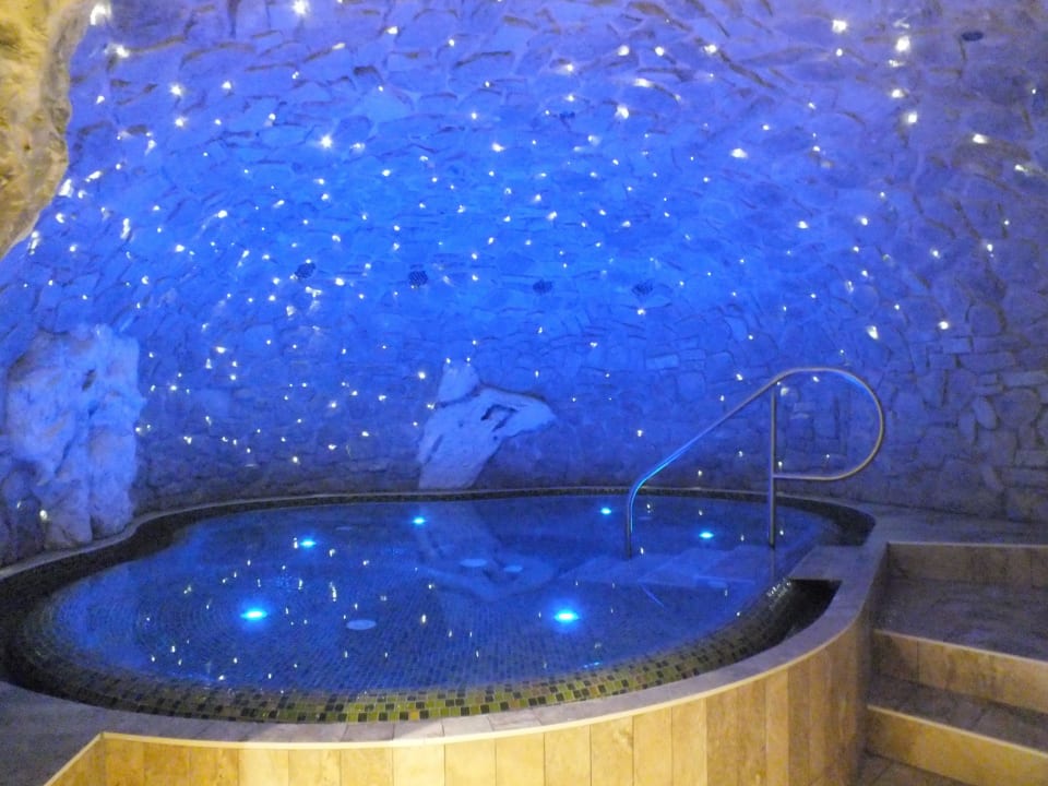 Floating Becken mit Farbwechsel Verwöhnhotel Kristall