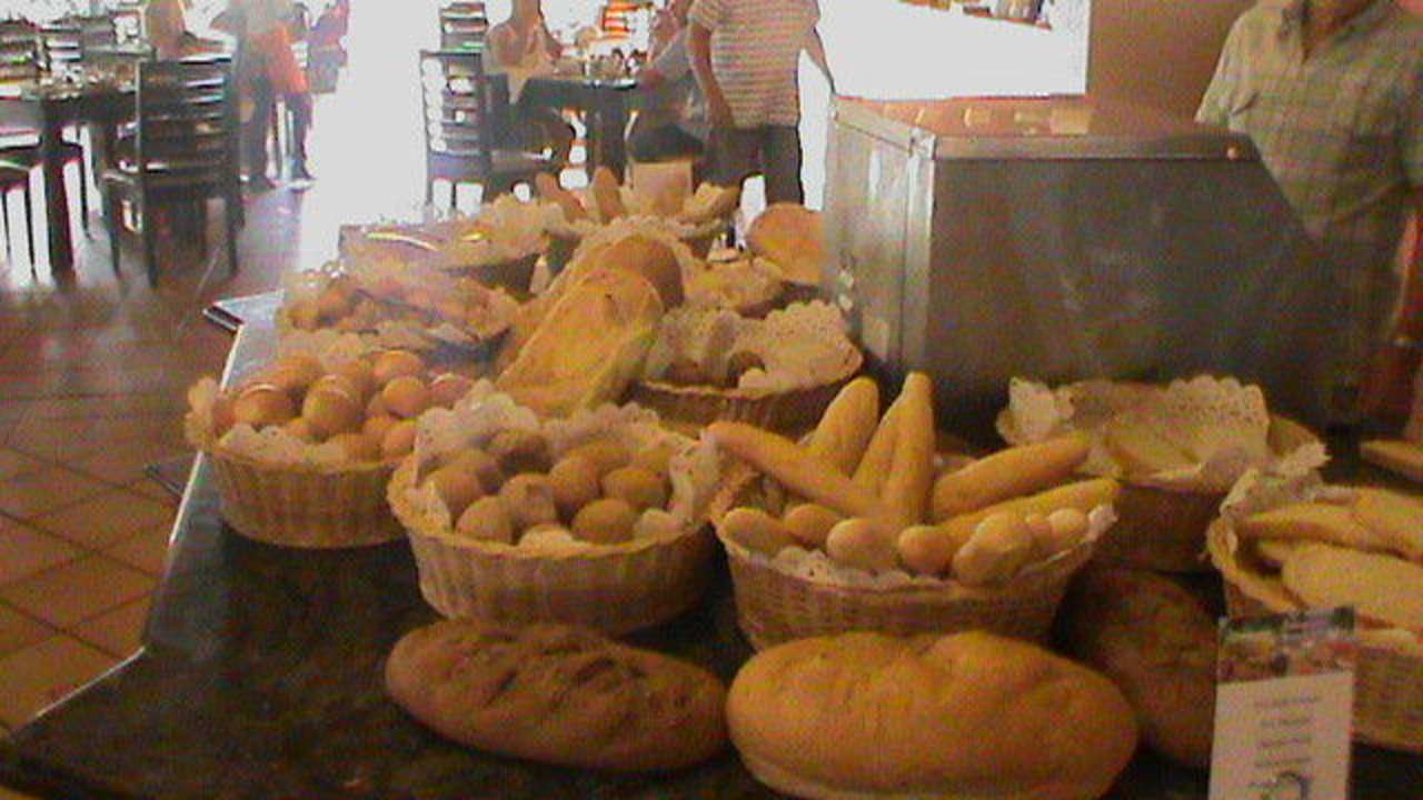 Brot und Brötchen beim Frühstück Punta Cana Princess All Suites Resort & Spa