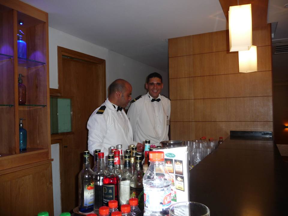 Auch hier werden leckere Getränke gemacht The Orangers Beach Resort and Bungalows