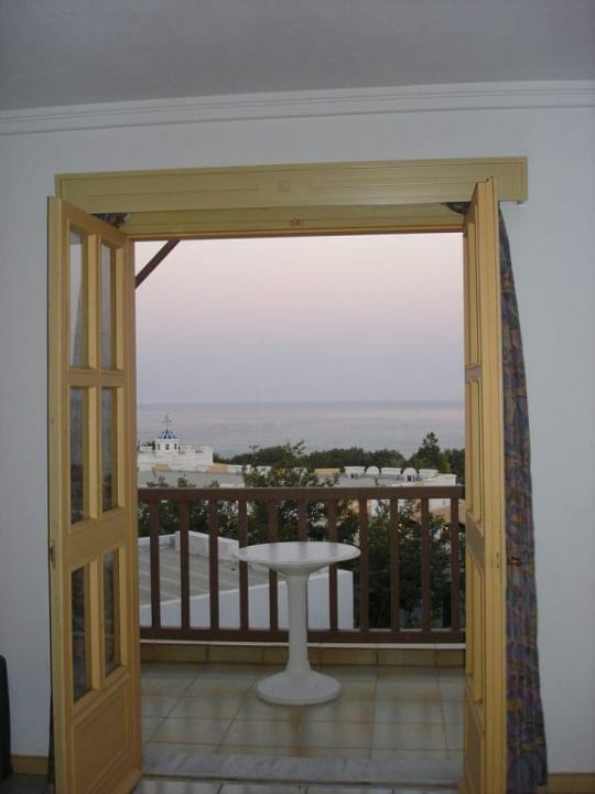 Blick vom Zimmer auf den Balkon Lagas Aegean Village