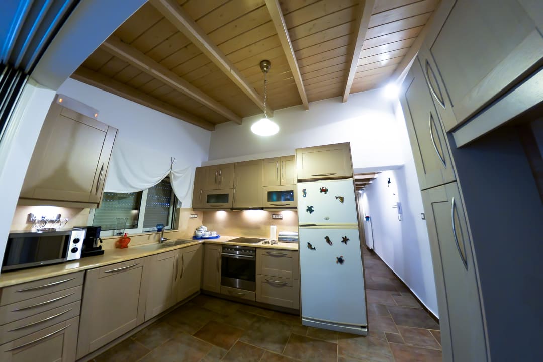 Zimmer Patras Luxury Seaside House