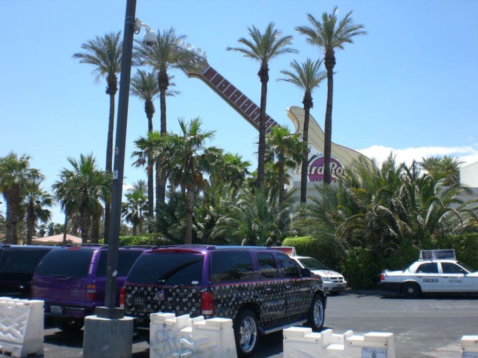 Parkplatz Virgin Hotels Las Vegas, Curio Collection by Hilton