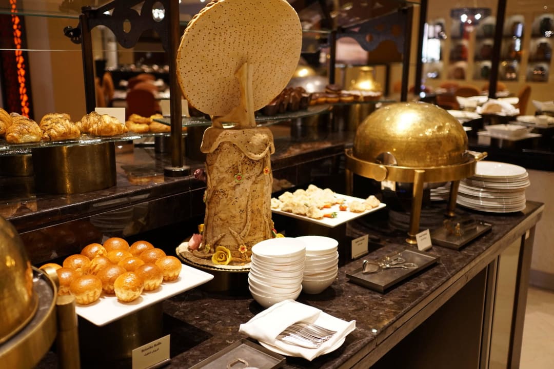 Buffet Qasr Al Sarab Desert Resort by Anantara