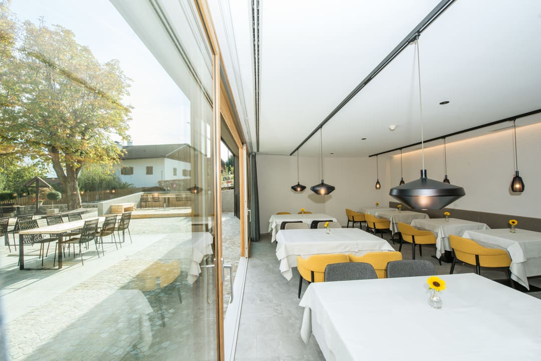 Gastro Alpenrose's Dining & Living