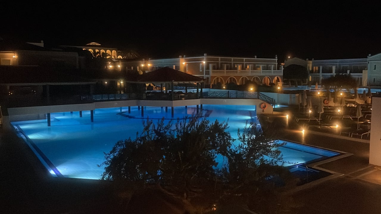 Pool Porto Bello Royal